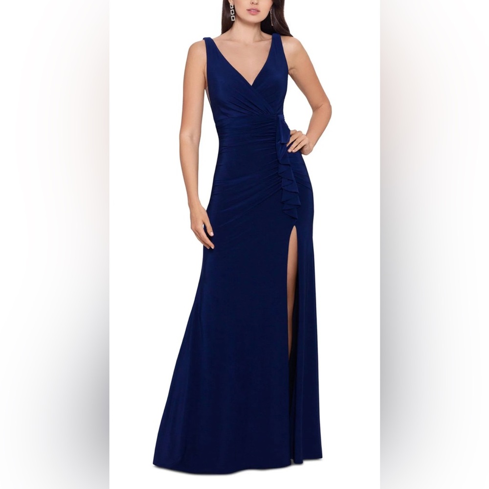 NWOT Betsy & Adam Ruffled V neck Evening Gown Size 2